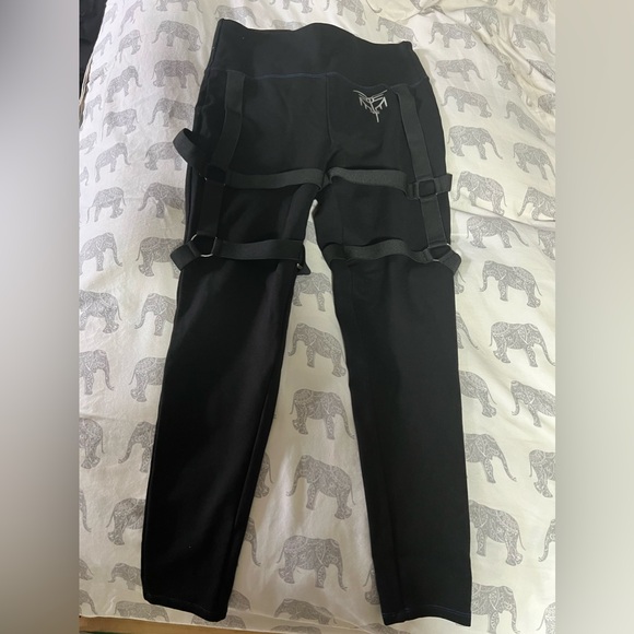 Her Universe Marvel Thor: Love And Thunder
Valkyrie Cosplay Leggings - Picture 5 of 5